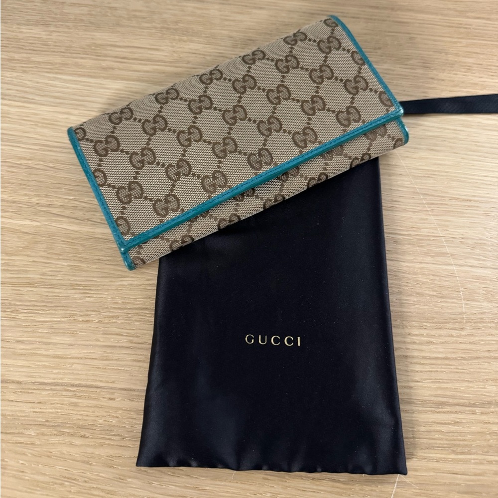 Gucci Beige and Teal Signature Wallet